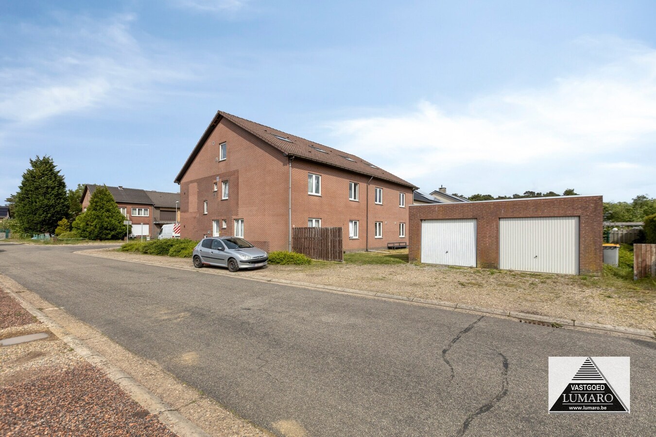 Goed gelegen gelijkvloers app. met 2 slaapkamers en garage 