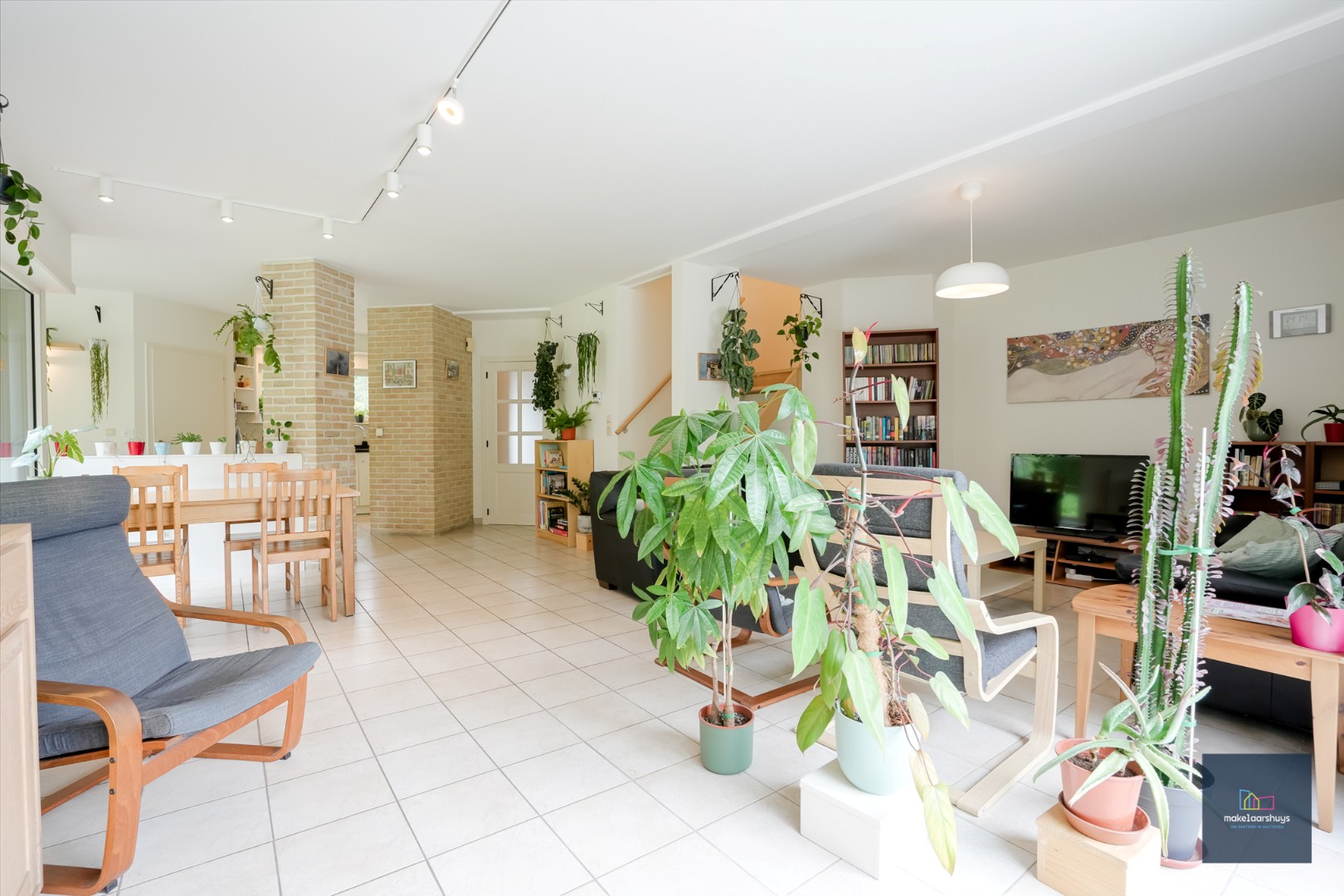 Ruime en  instapklare halfopen bebouwing met tuin 