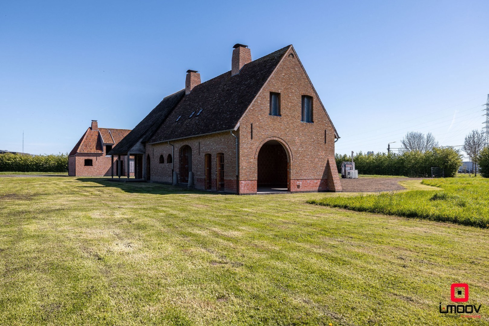 Landelijk gelegen ruwbouwhoeve met bijgebouwen op uitzonderlijk perceel van ca. 9.331 m² 
