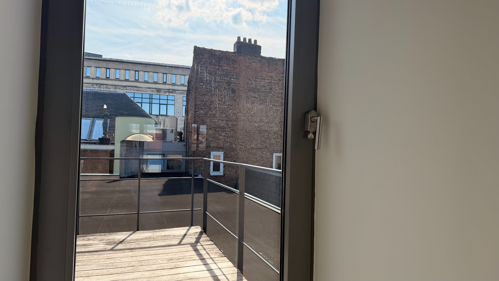 Instapklare kantoorruimte te huur in hartje Antwerpen