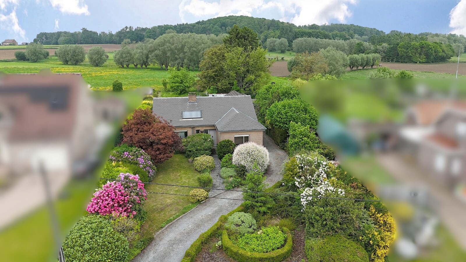Goedgelegen bungalowwoning te Moerbeke. 