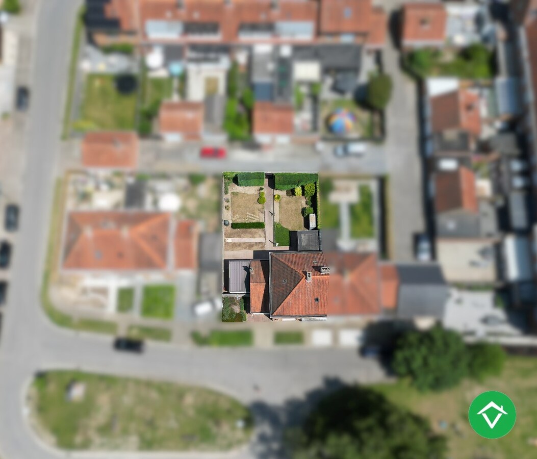 Stevige woning met 3 slaapkamers, tuin en garage in een rustige wijk te Rumbeke 