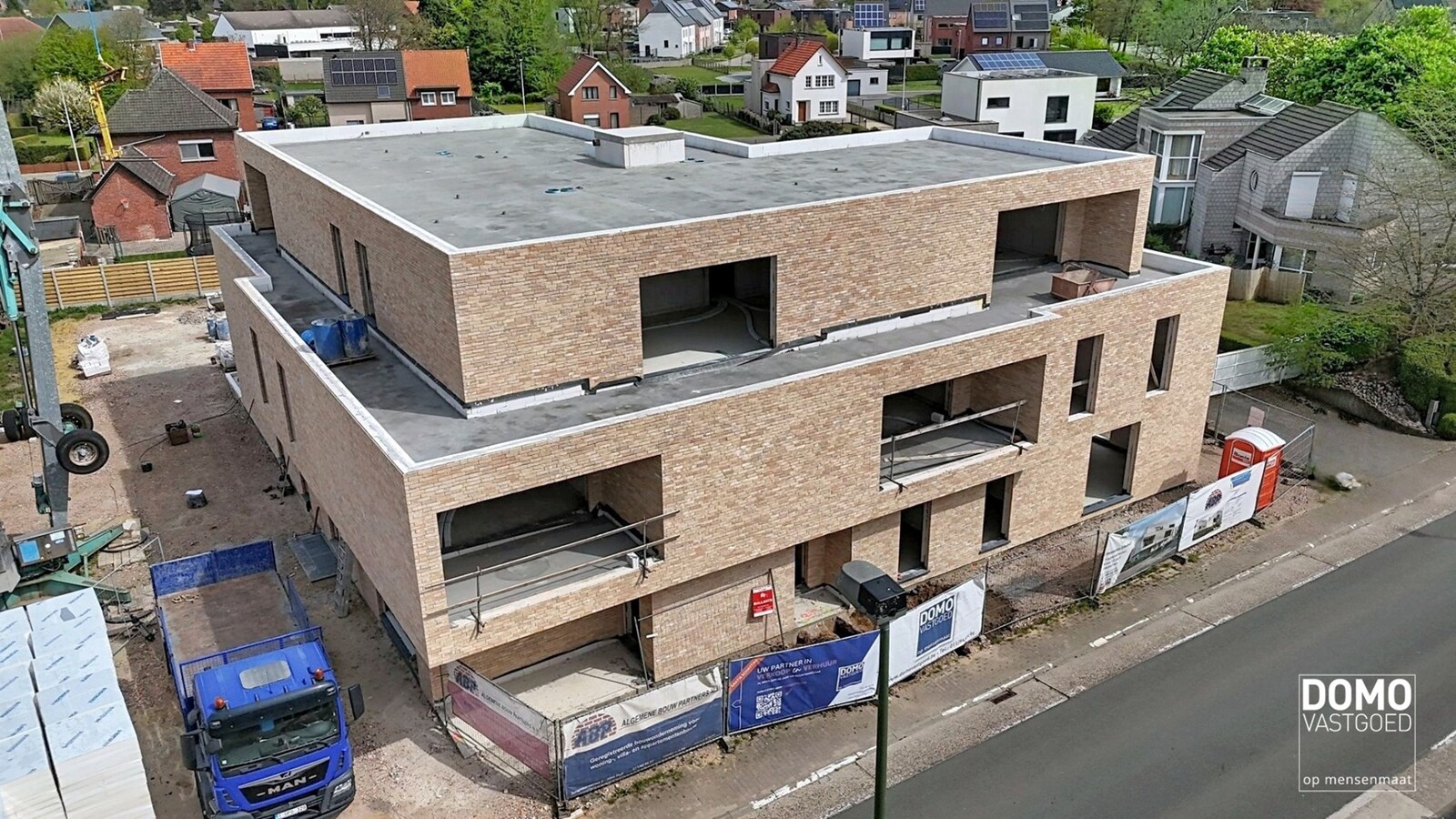 MODERN EN ENERGIEZUINIG NIEUWBOUWAPPARTEMENT MET 1 SLAAPKAMER, TERRAS EN AUTOSTANDPLAATS TE HAM CENTRUM 