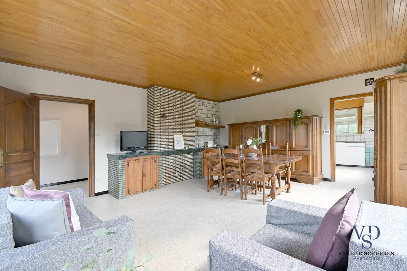 Te renoveren bungalow op een perceel van ca. 2.840 m² 