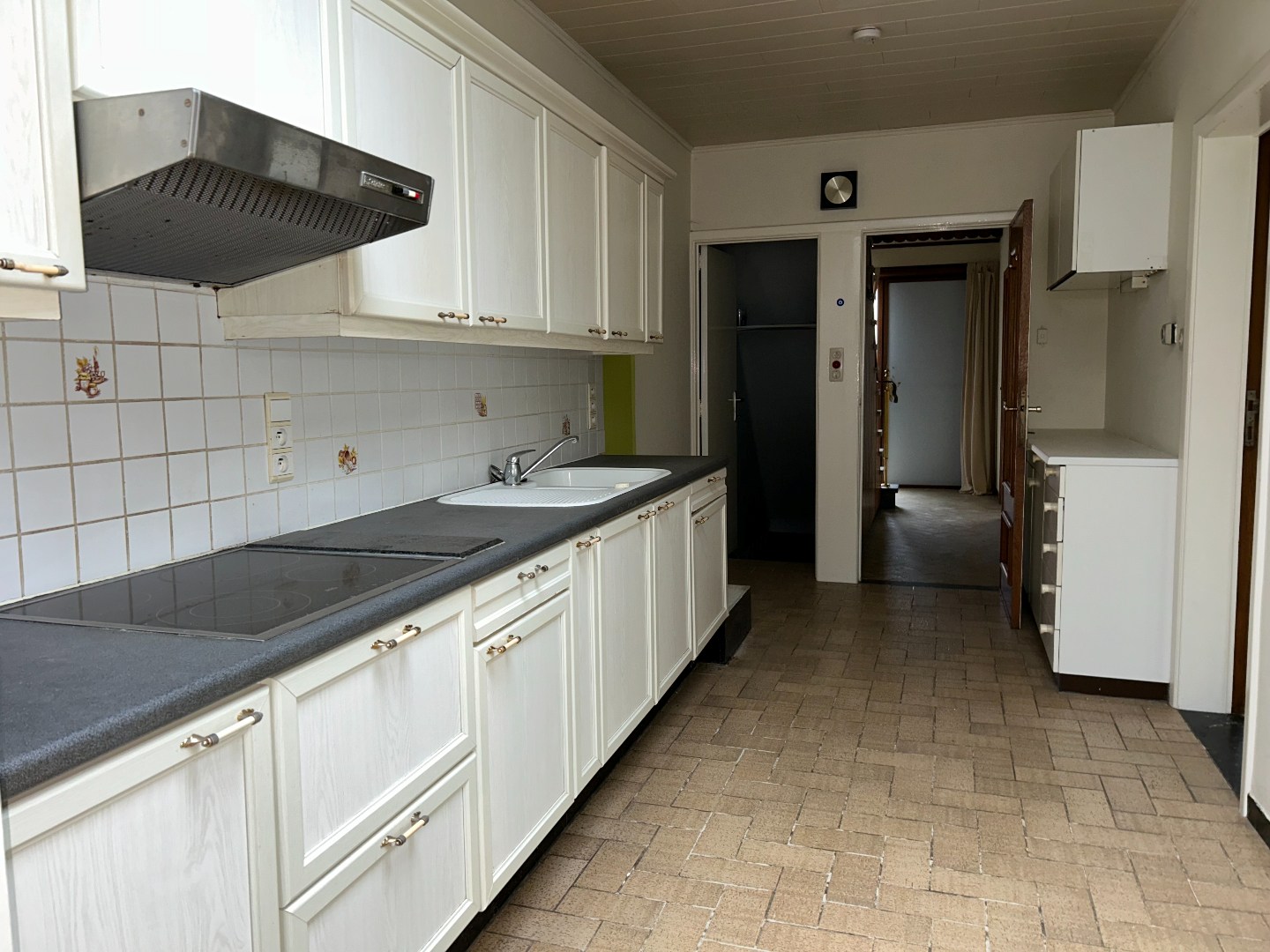 Halfopen, ruime woning met garage en tuin op 234 m² 