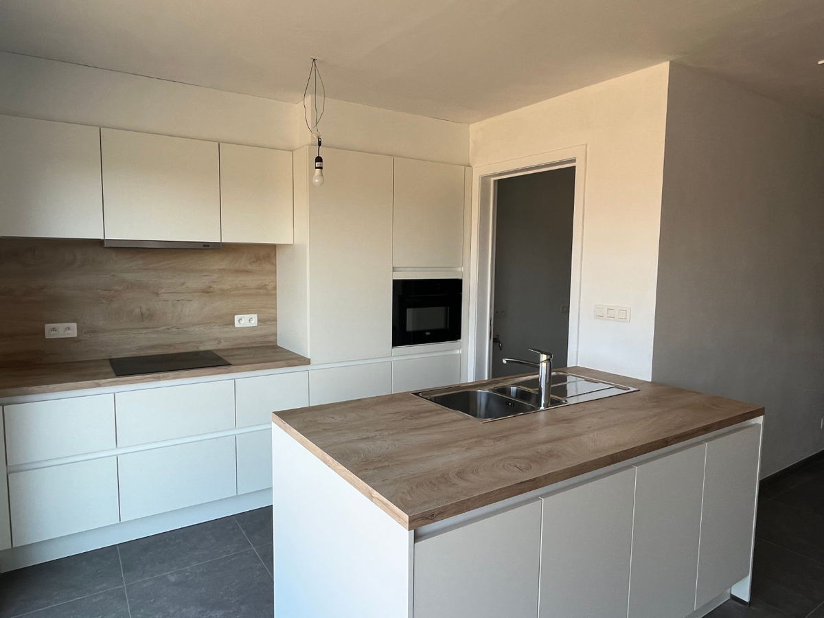 Moderne, hoogwaardige half open bebouwing te Eke ! 