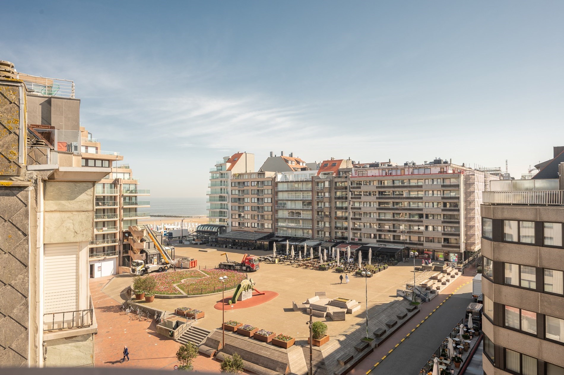 Volledig afgewerkt nieuwbouw app. met aangename zichten  gelegen in het centrum van Knokke. 