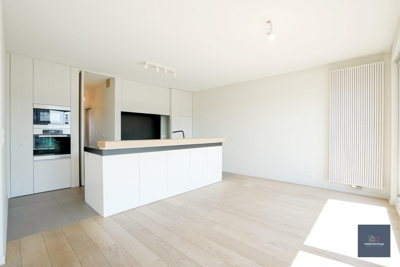 Ruim dakapp. met 2-slp. terras, kelder en garage 