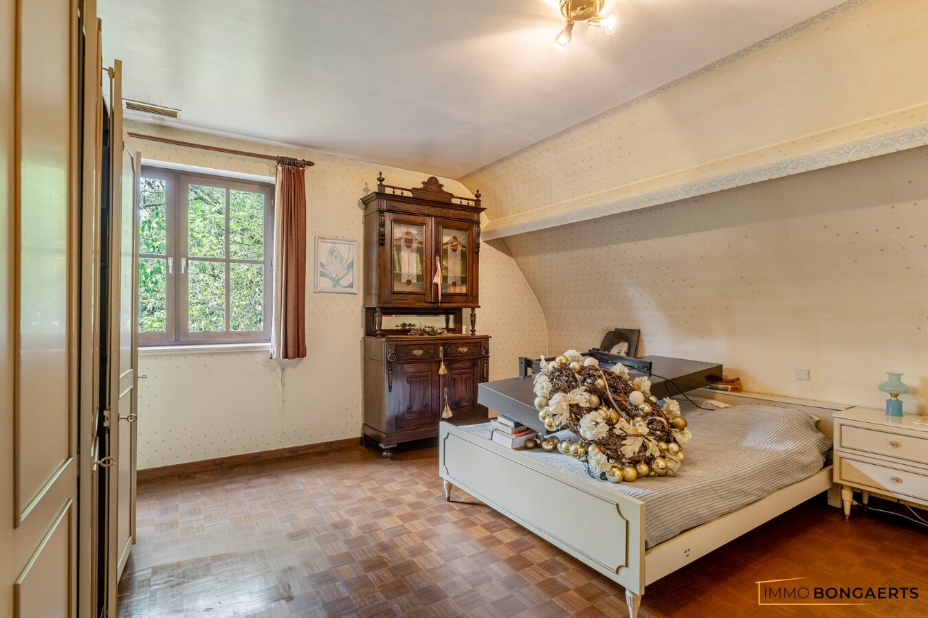 Prachtige villa met praktijkruimte en royale tuin in Houthalen-Oost 