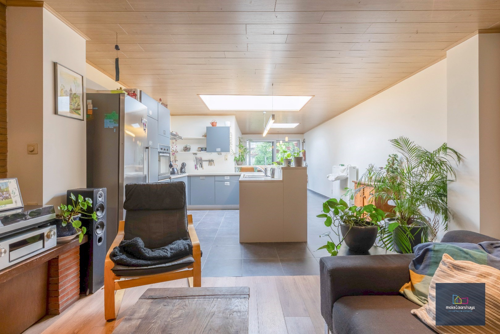 Instapklare woning met aangename tuin en garage 