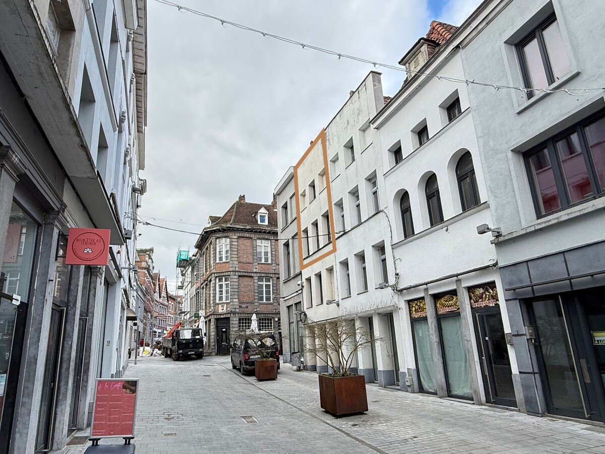Appartement rénové en plein cœur de la rue piétonne de Tournai ! 