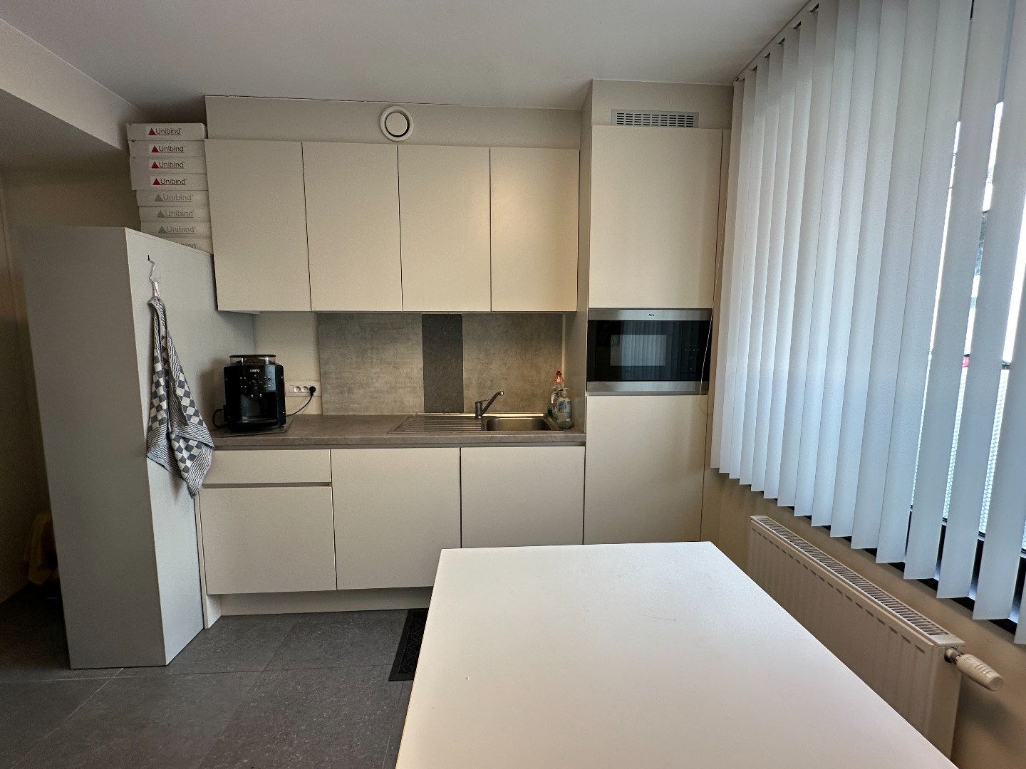 Instapklare kantoorruimte centrum Torhout, unieke kans! 