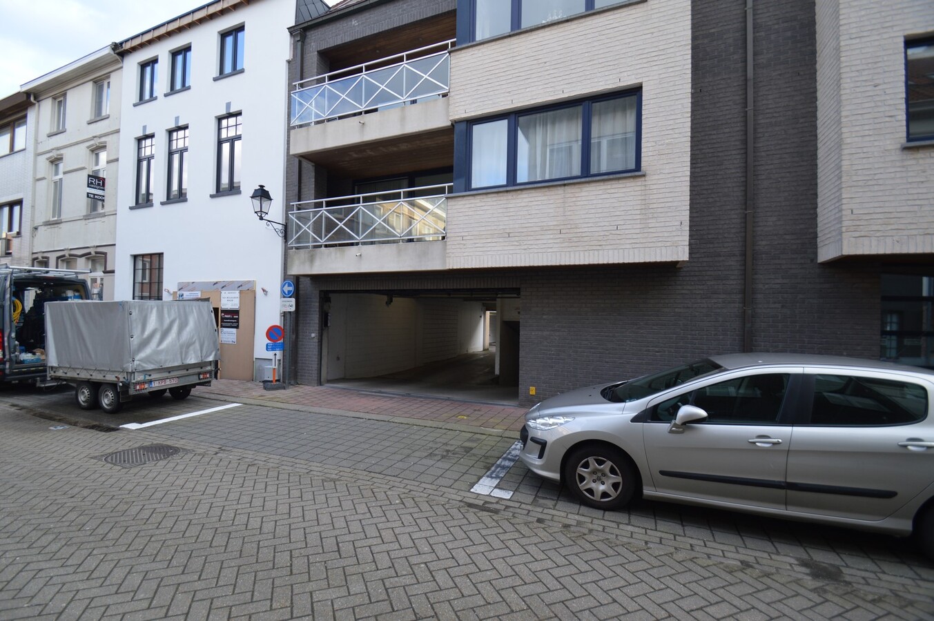 Garagebox in hoofdstraat van Heist 