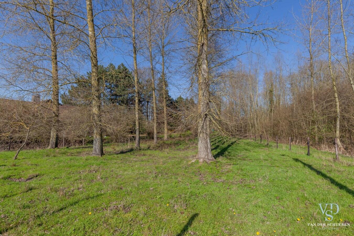 Exceptioneel landhuis met bijgebouw in groene omgeving 