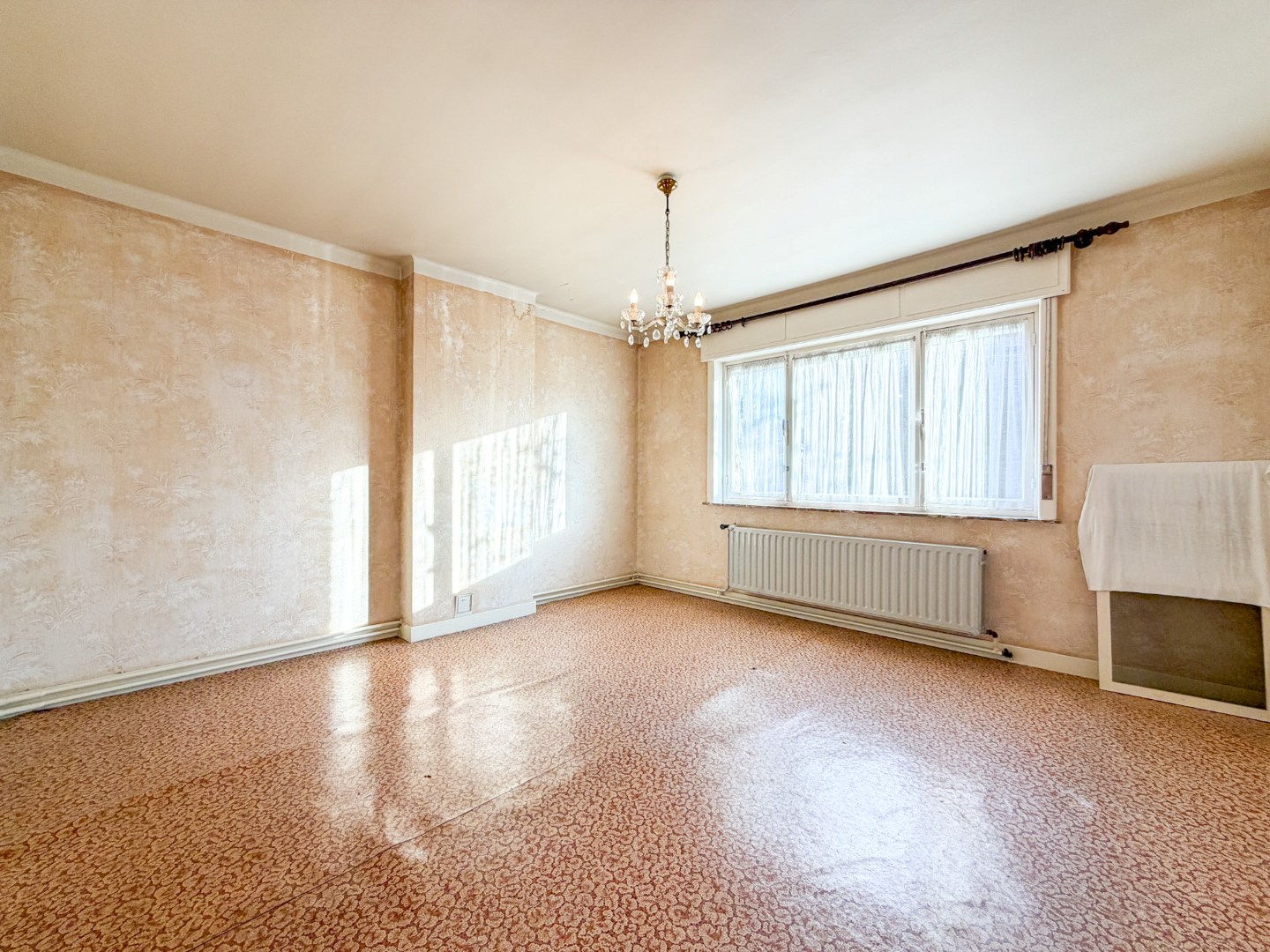 Te renoveren gezinswoning (433 m²), 3 slpk, garage en tuin, Torhout 