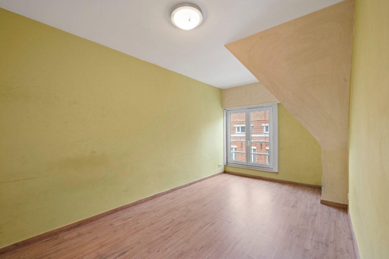 Uitstekend gelegen opbrengsteigendom op de Grote Markt van Diksmuide 