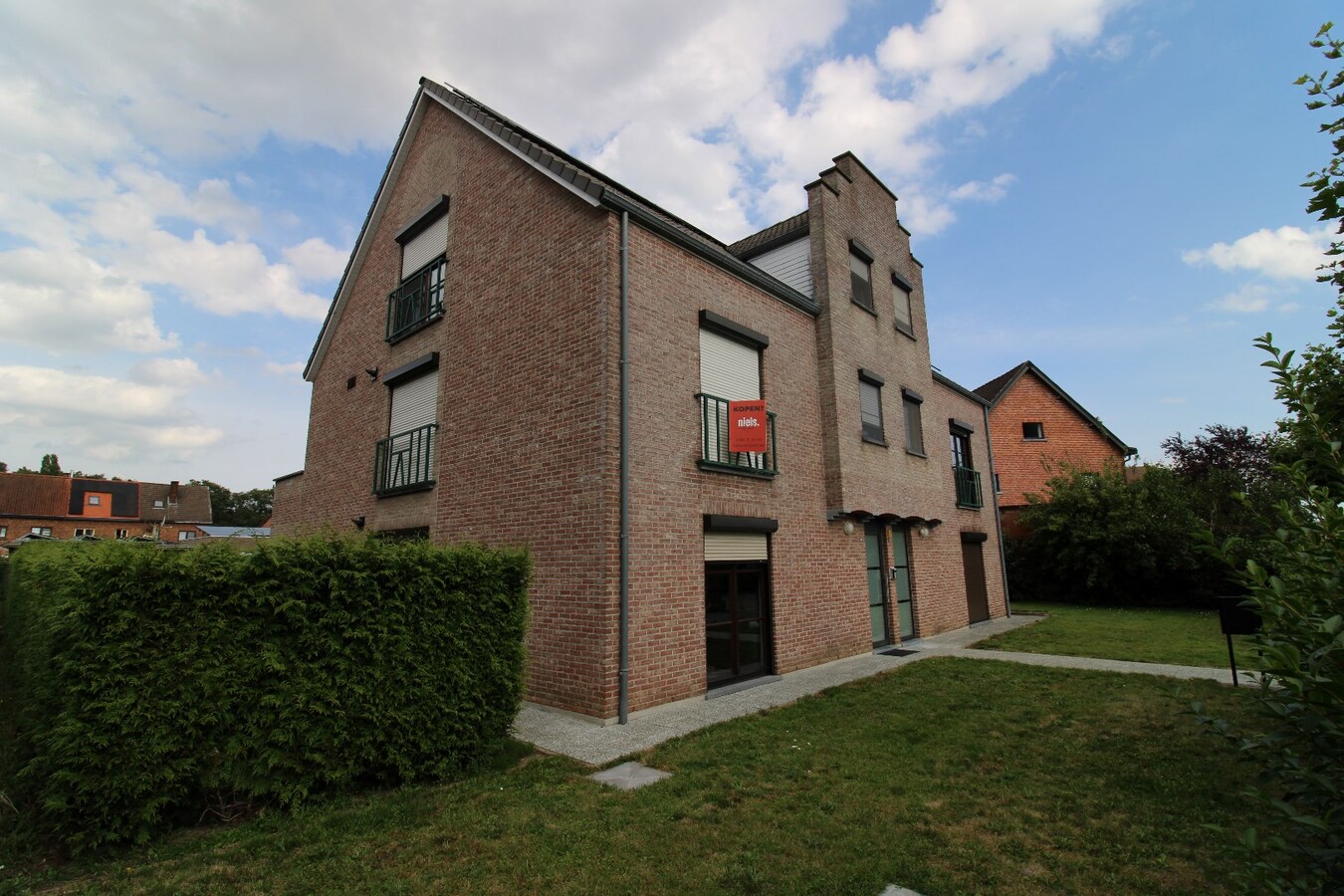 Ruim duplex appartement met mooi terras en garage 