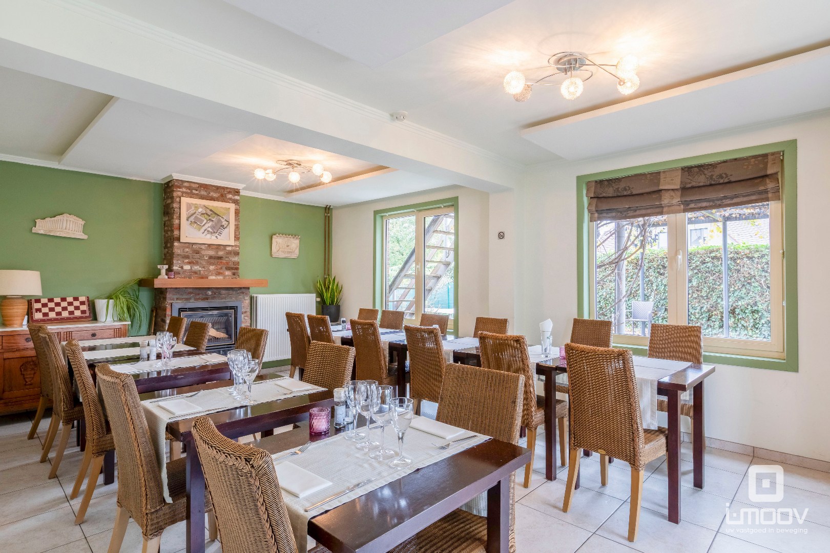 Te koop- Gebruiksklaar restaurant met terras en appartement in hartje Hijfte (Lochristi) 