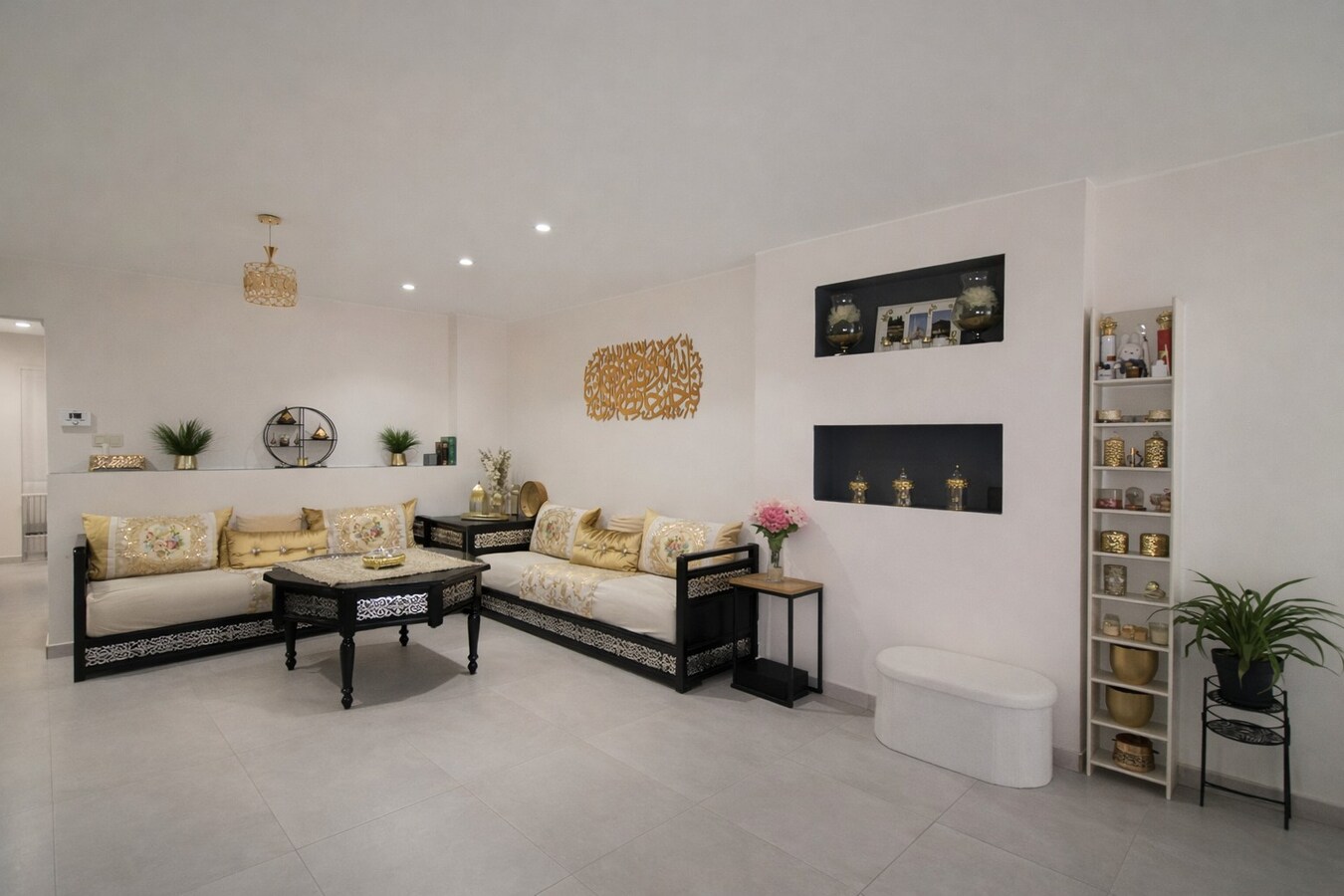 Te koop: Centraal gelegen stadswoning met drie slaapkamers en dakterras in hartje Sint-Niklaas! 