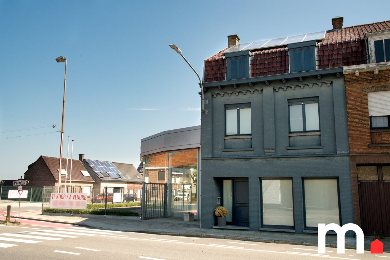 Multifunctioneel bedrijfsgebouw (Showroom + Atelier + Woning) op toplocatie te Rekkem ! 