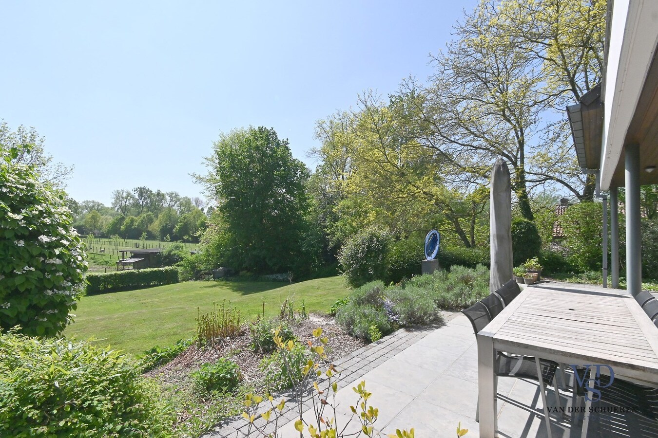 Exclusief en tijdloos wonen met exceptionele zichten. 