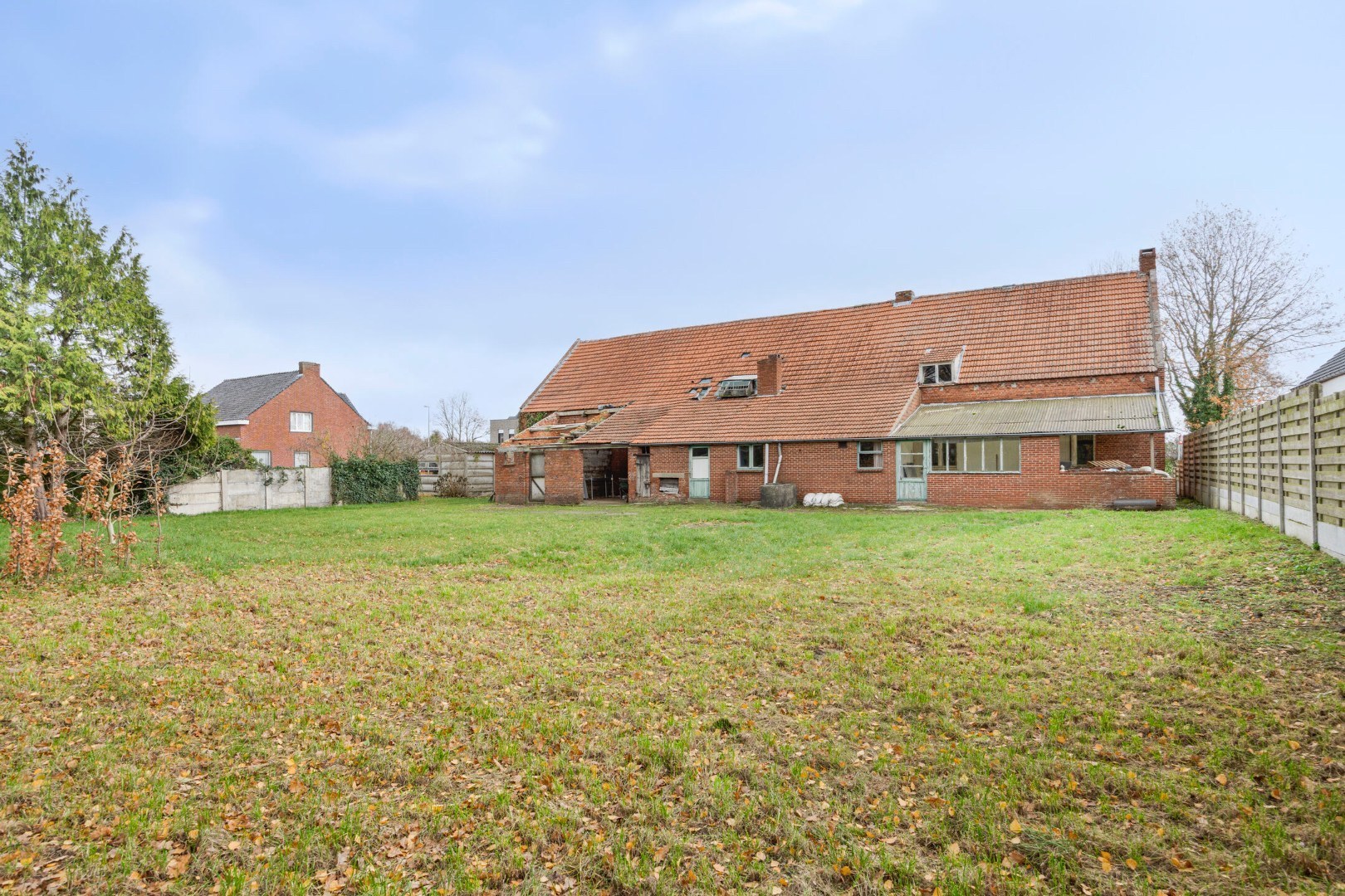 Bouwgrond met voorwaardelijke verkaveling voor 2 open bebouwingen te Mol 