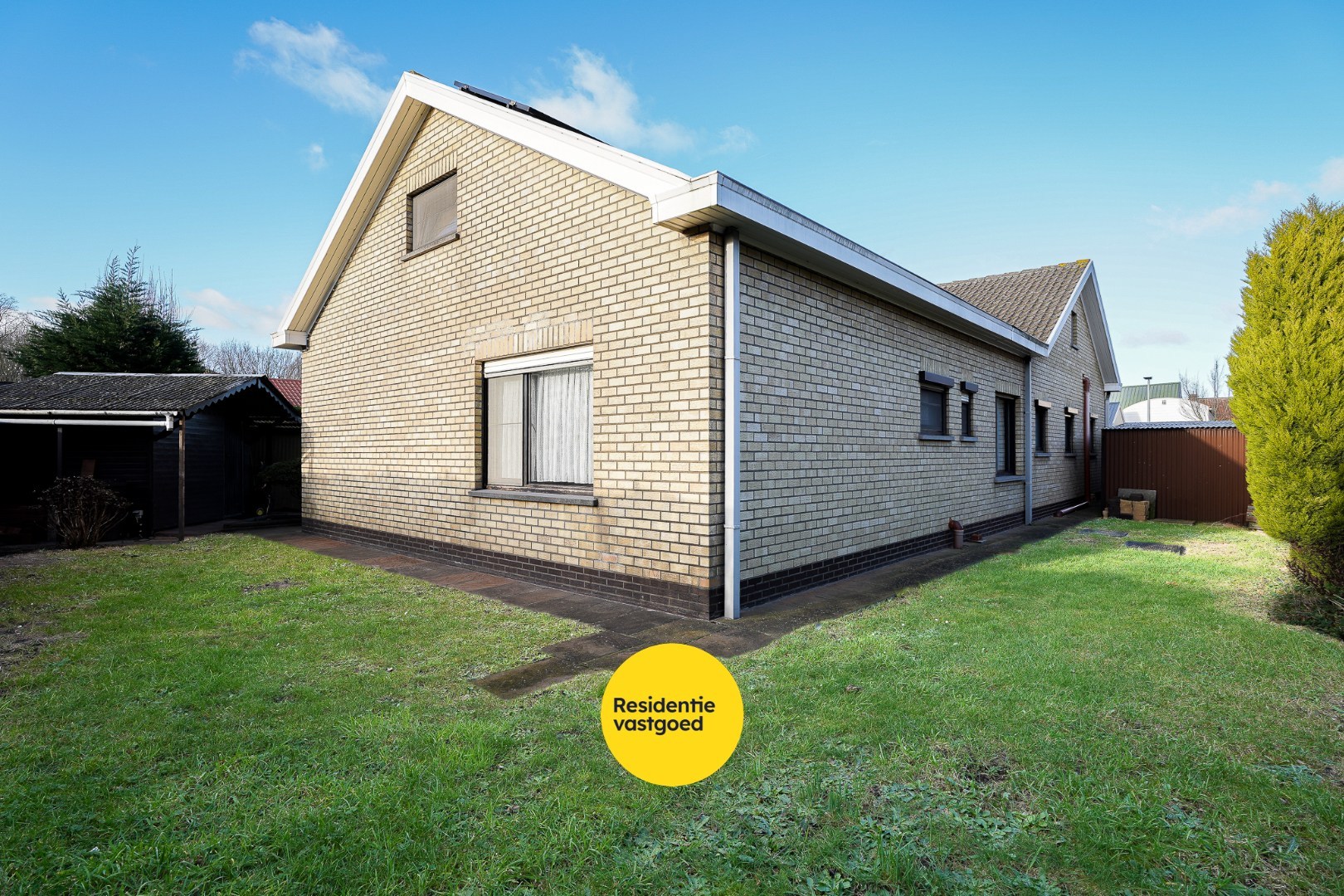 Woning met 5 slaapkamers in het centrum van Eernegem 