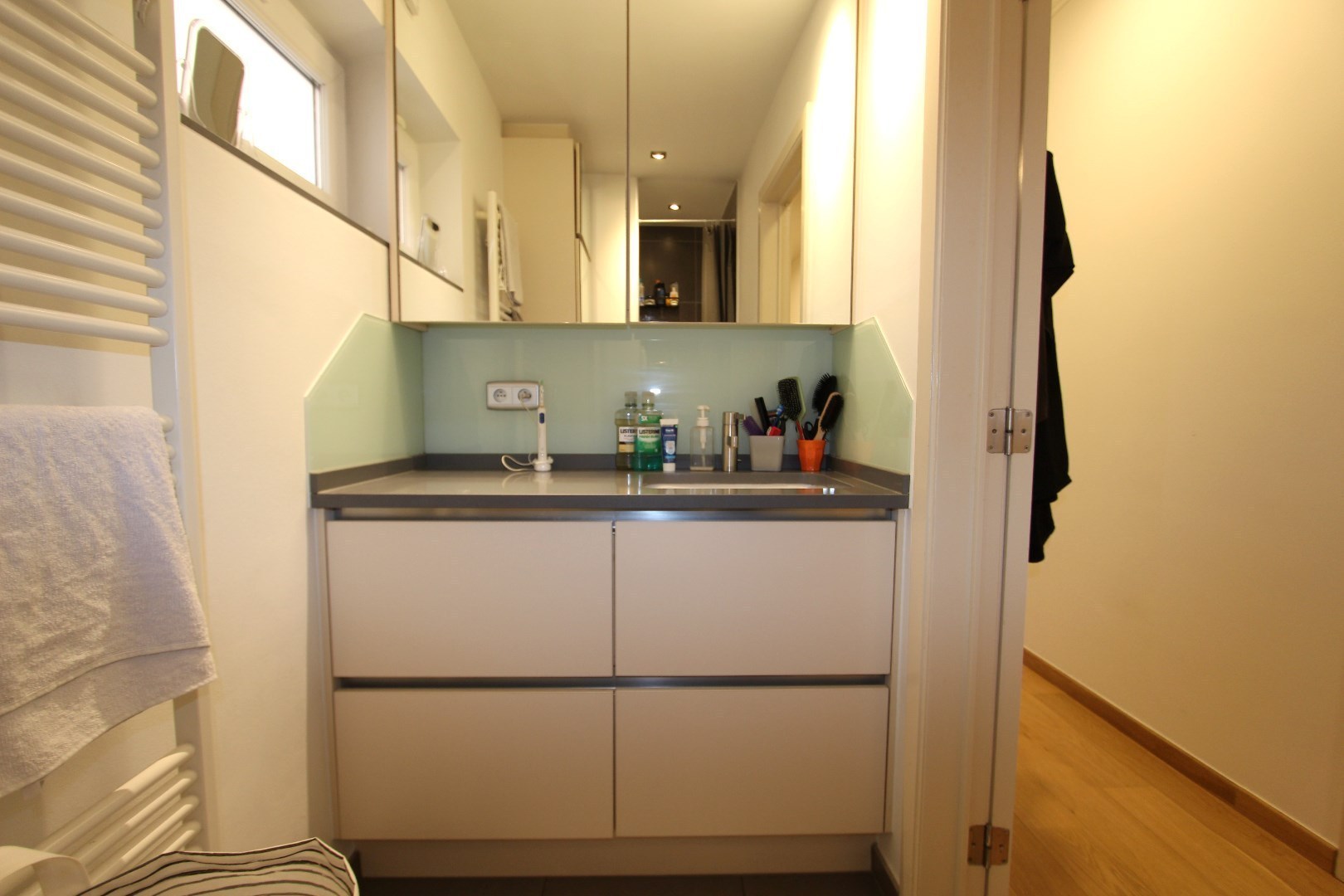 RUIM APPARTEMENT MET 3 SLAAPKAMERS 