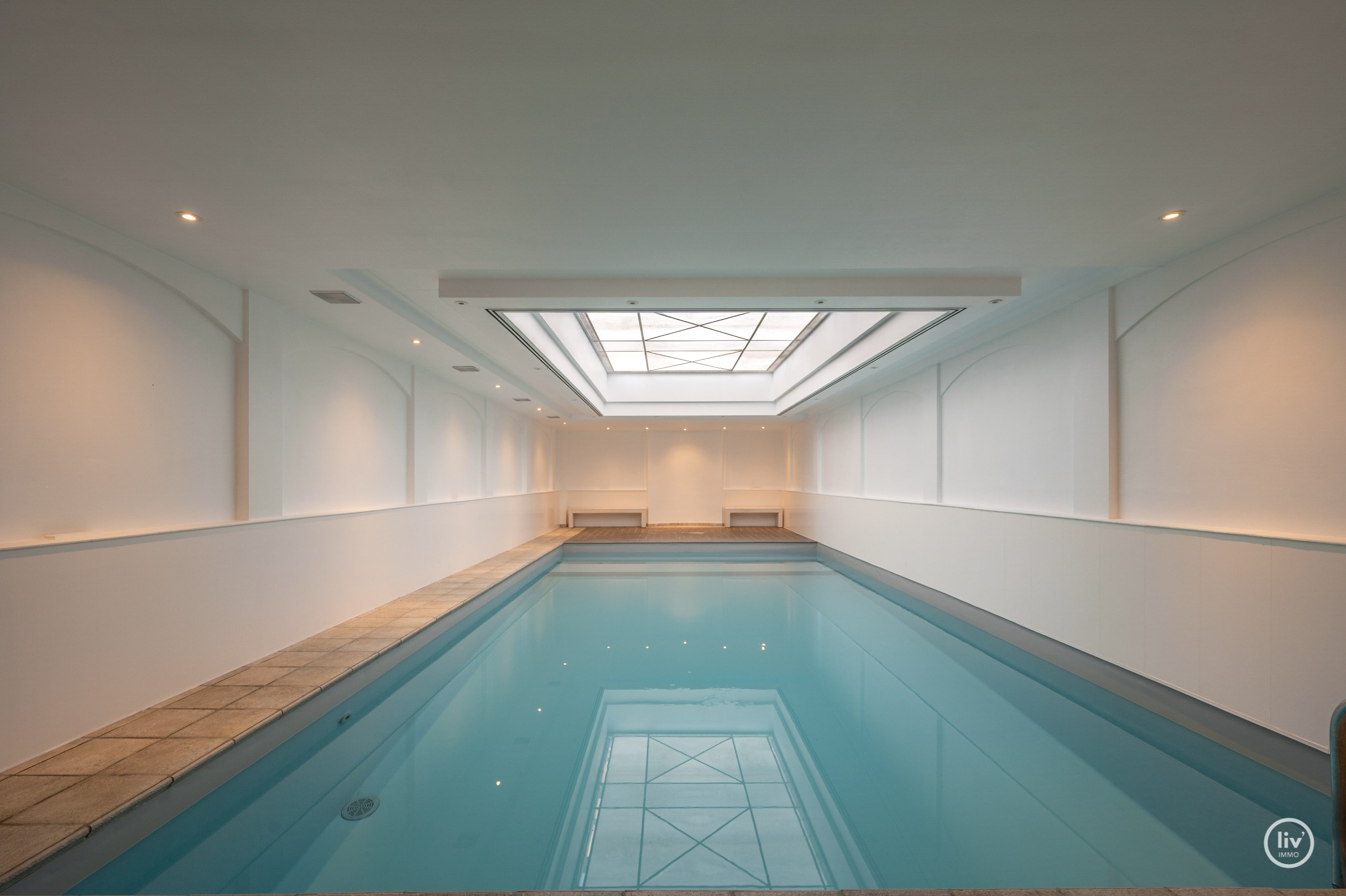 Appartement de luxe entièrement rénové de 3 chambres situé sur l'avenue Parmentier, à proximité de la digue. 