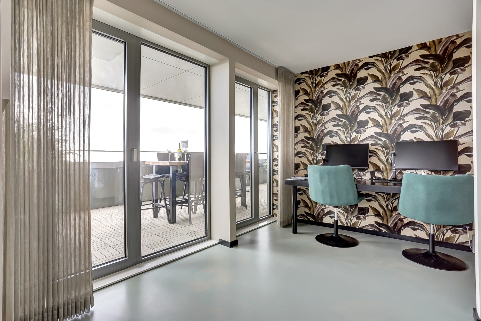 Ultiem luxe wonen in de iconische The CoolTower met spectaculair uitzicht, royaal terras (34 m²) en moderne afwerking in het bruisende hart van Rotterdam! 