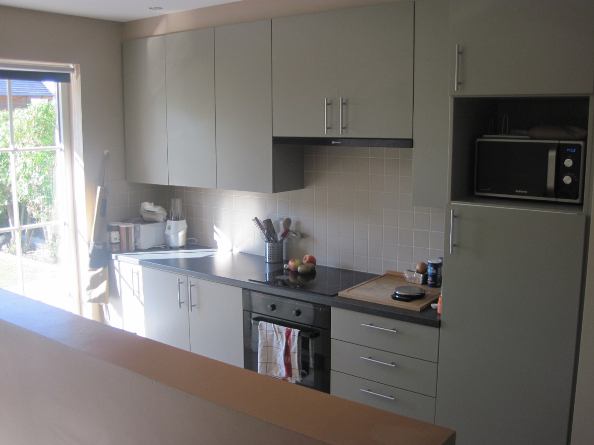 Degelijke woning met terras, tuintje én inpandige garage. 