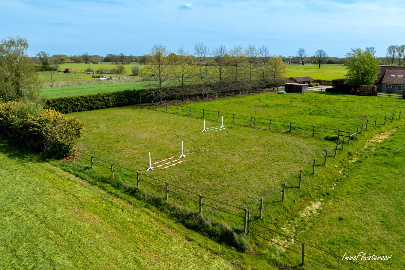 Prachtige woning met paardenfaciliteiten in rustige omgeving op ca. 9.983 m² te Berlaar (met optie aankoop aanpalende weides op ca.12.966 m²) 