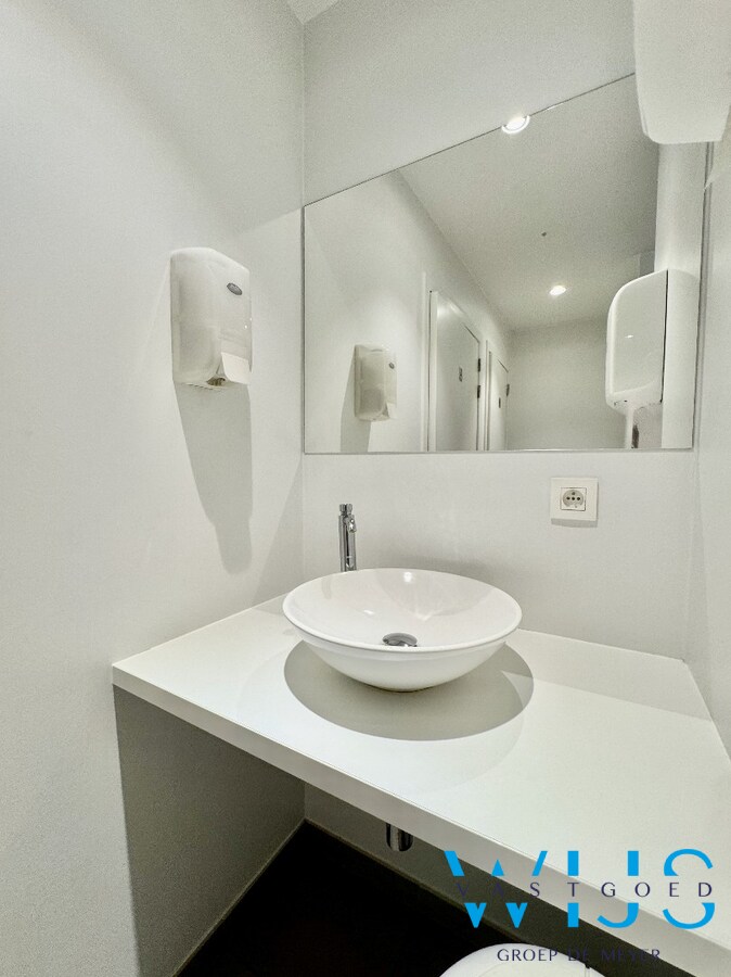 Instapklaar handelspand/lunchzaak in hartje Wachtebeke ! 