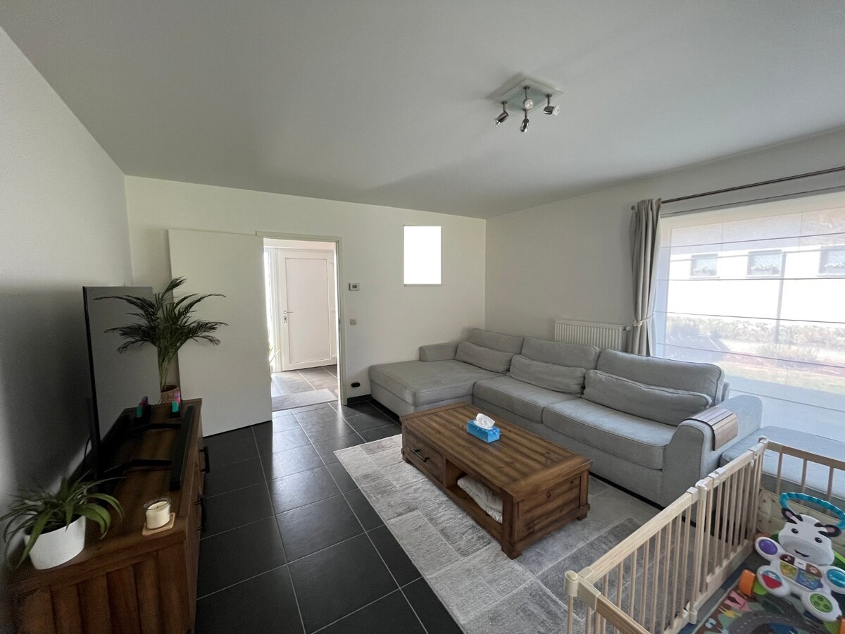 Ruime villa in residentiële wijk te Dikkelvenne 