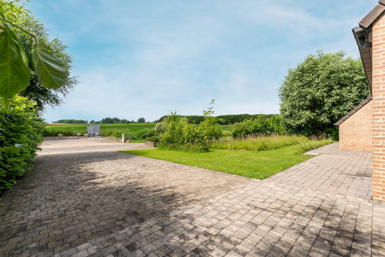 Ruime woning gelegen in een groene omgeving 