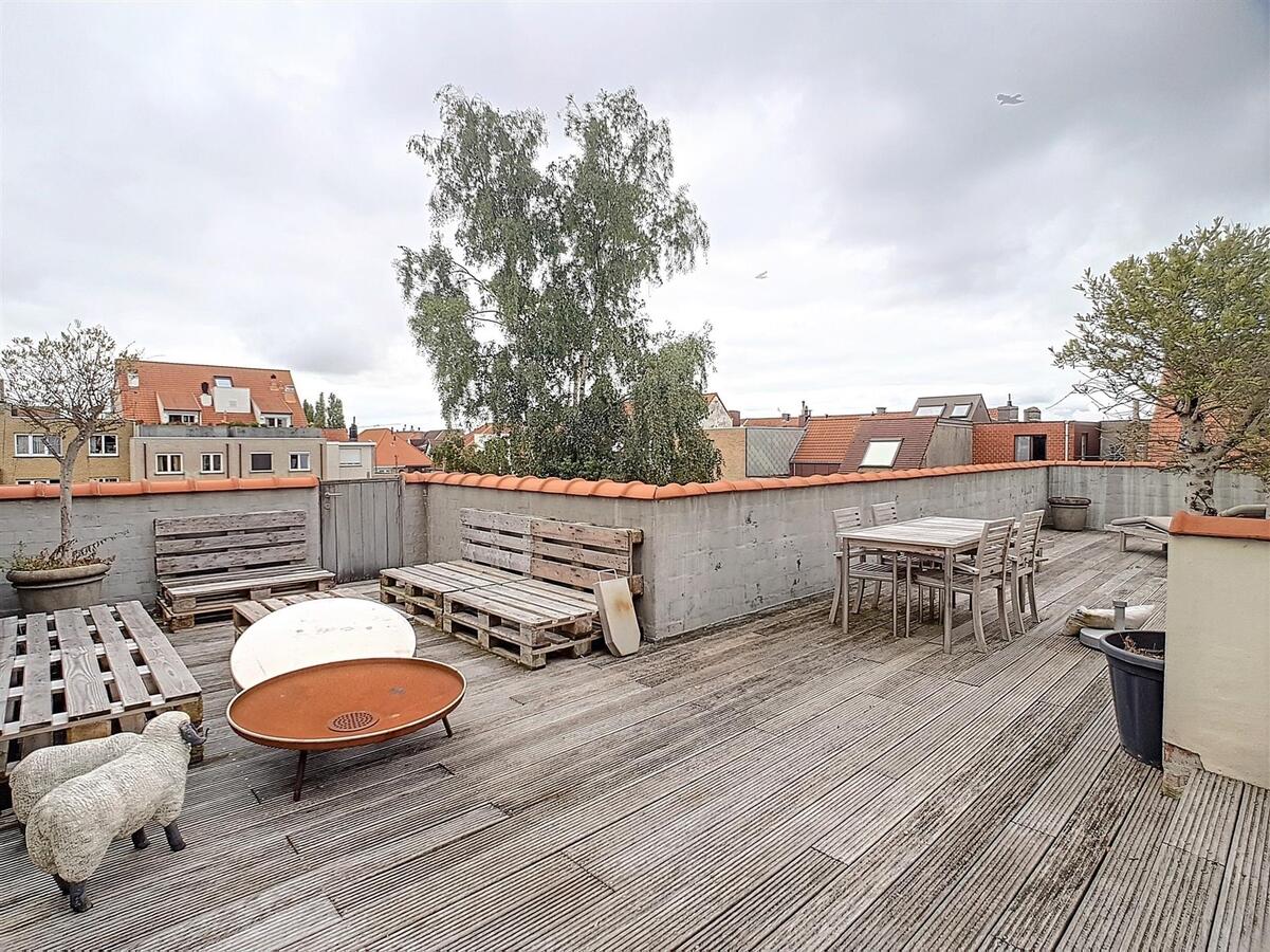 Zeer knappe woning met handelsgelijklvoers en ruime opslagplaatsen/multifunctionele ruimtes - Knokke 