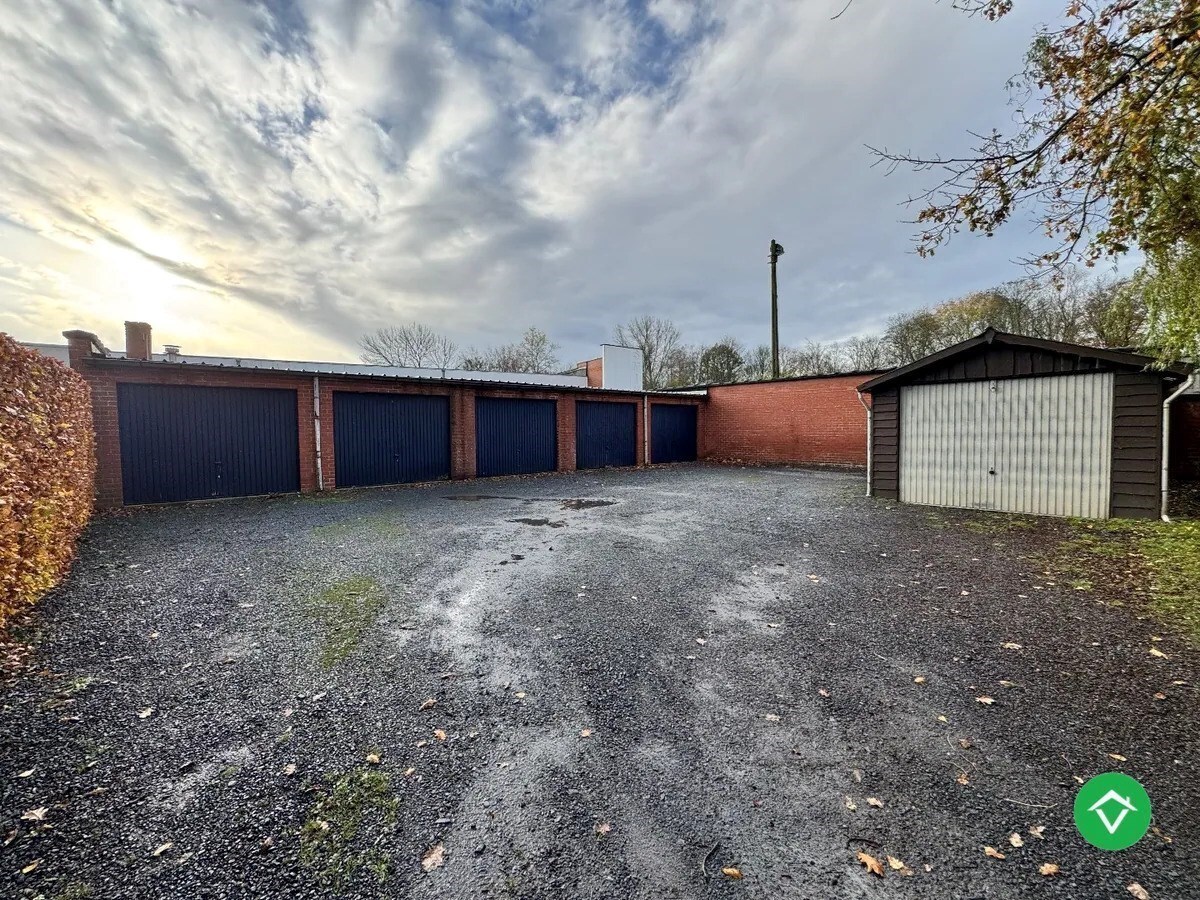 Gerenoveerd (2025) appartement in het centrum van Koekelare met garage 
