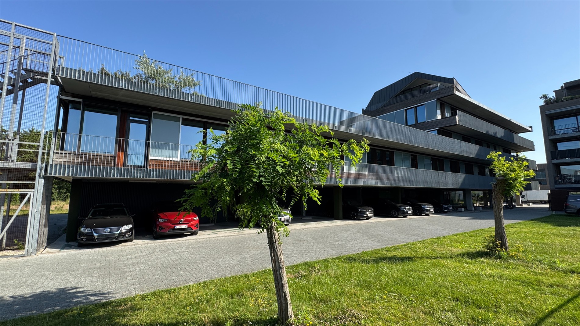 Kantoren te huur nabij oprit R4 in Wondelgem