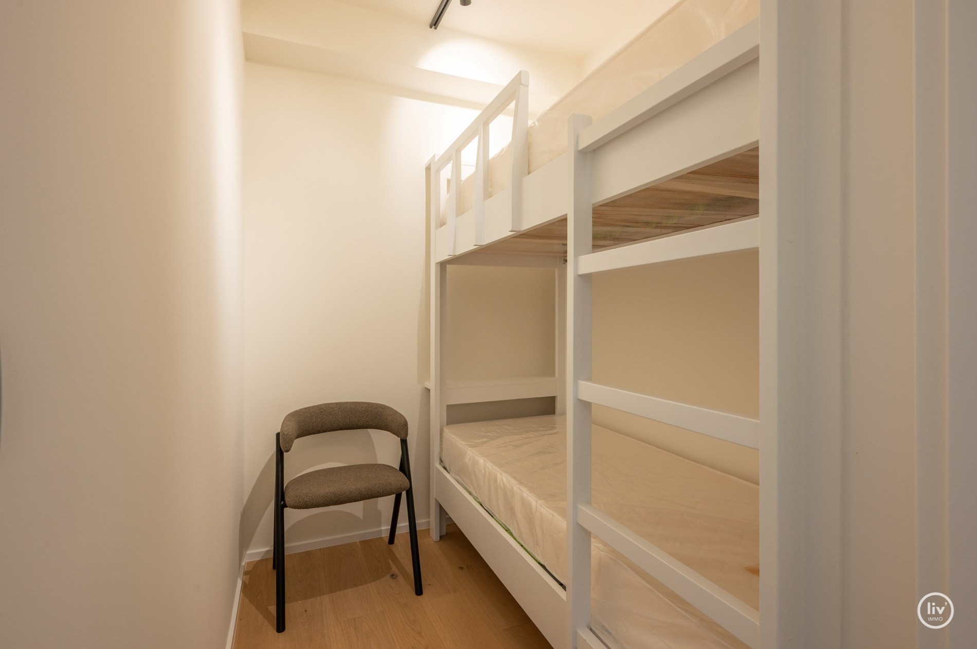 Volledig gerenoveerd 2-kamer appartement  op wandelafstand van de Zeedijk-Albertstrand. 
