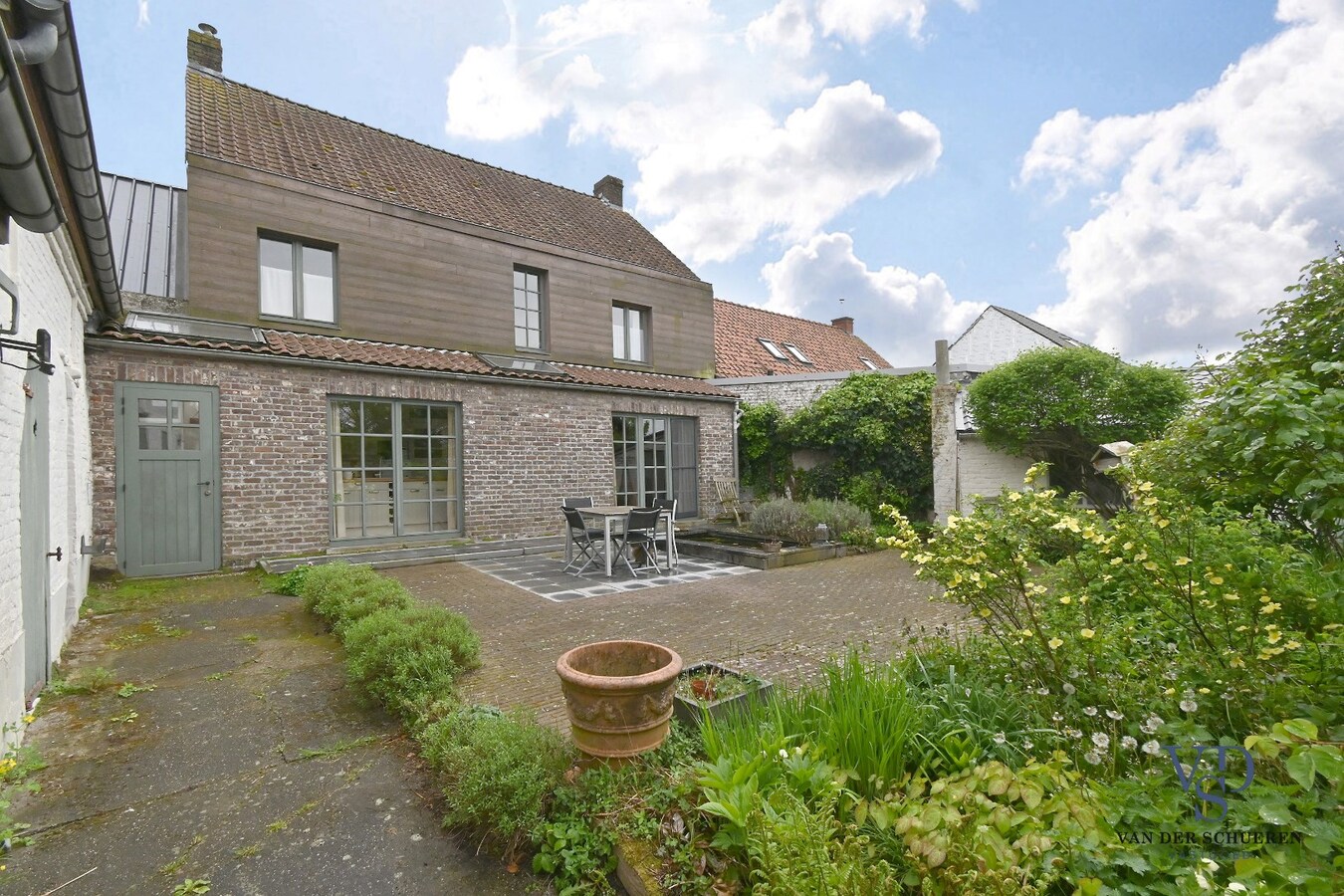 Charmante woning op royaal perceel van 1.618 m² 