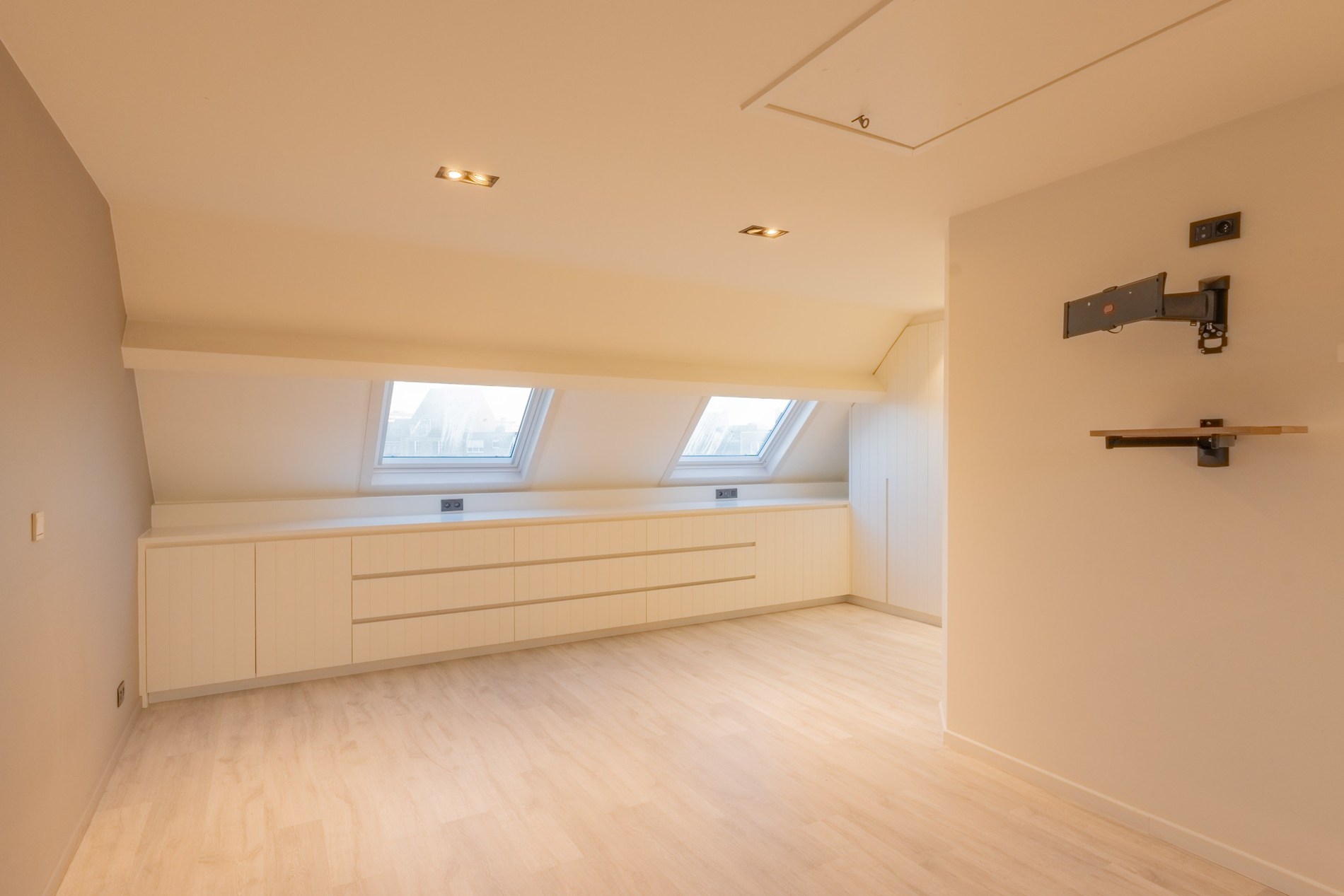 Instapklare gezinswoning op wandelafstand van het station en Zeedijk Heist (met mogelijkheid tot aankoop van een aanpalende garage 