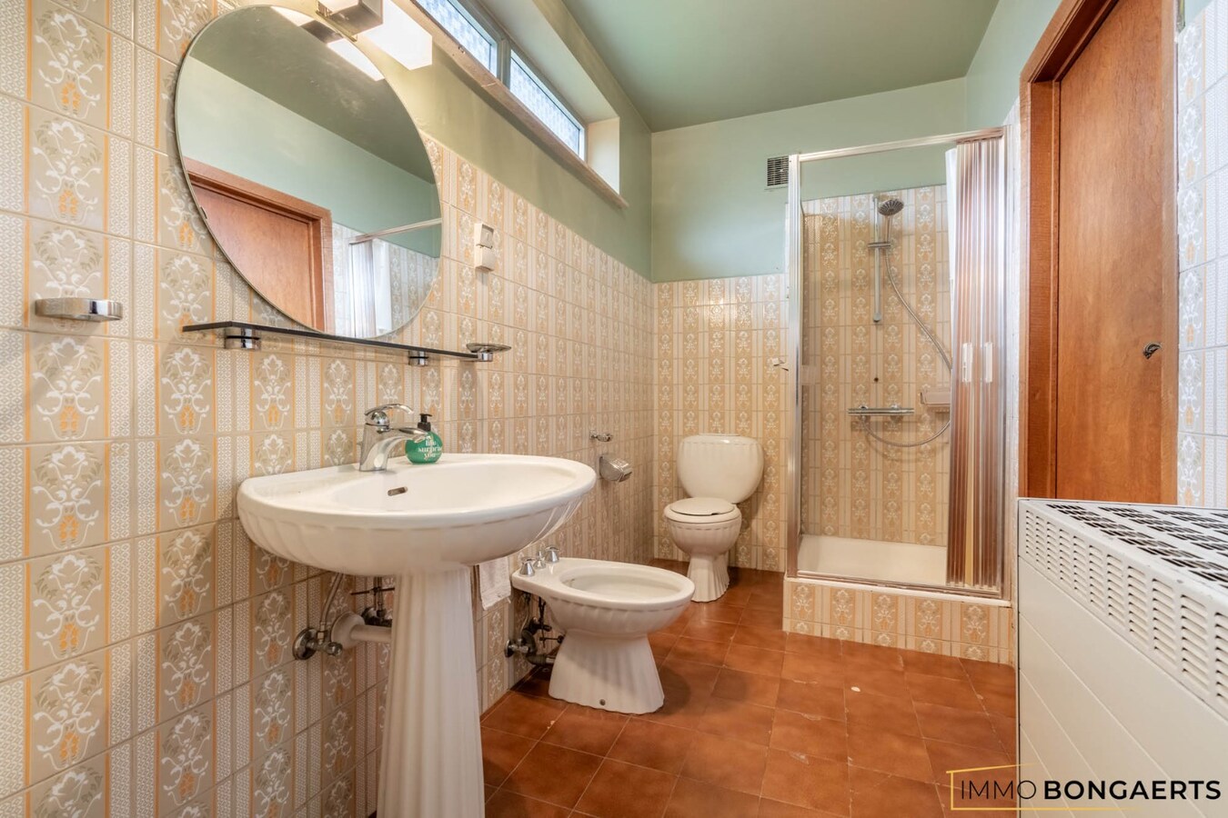 Ruime woning met tuin, garage en 3 slaapkamers in Genk. 