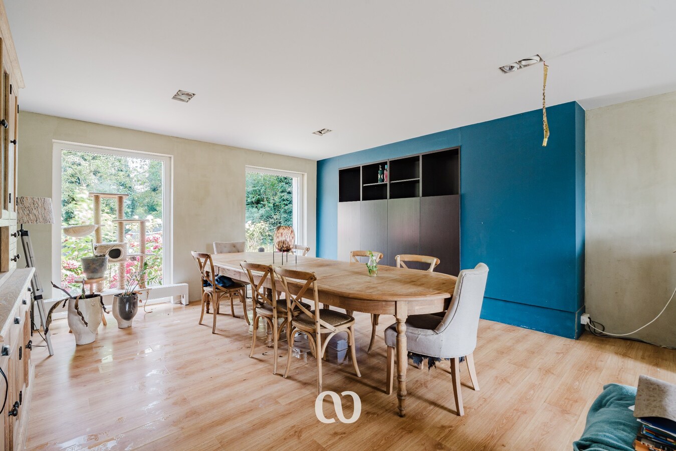 Ruime woning op 6.095 m² met uitstekende bereikbaarheid in Kruishoutem 