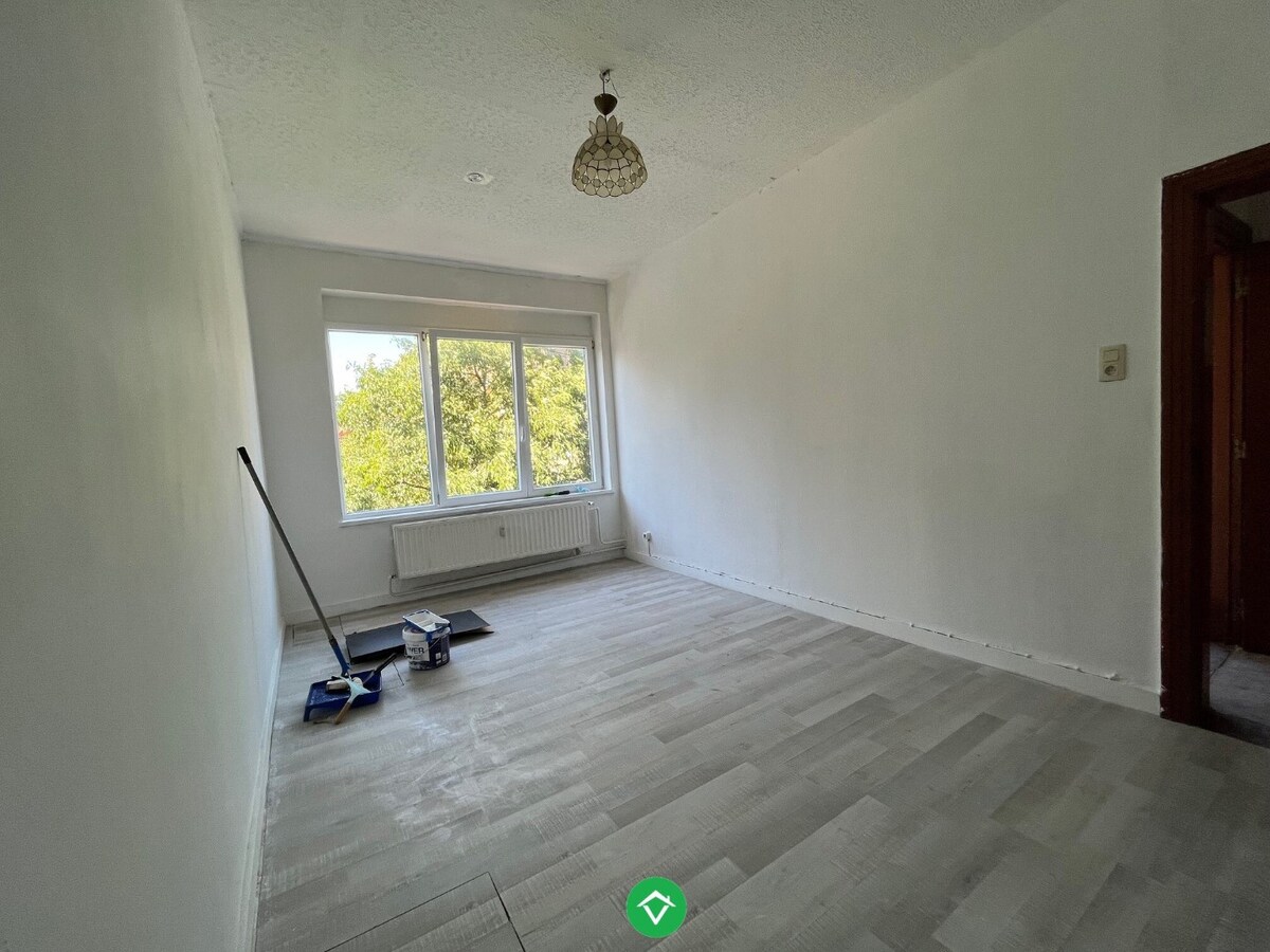 Opbrengstpand bestaande uit 3 verhuurde appartementen, gelegen aan H.Hart-Kerk 