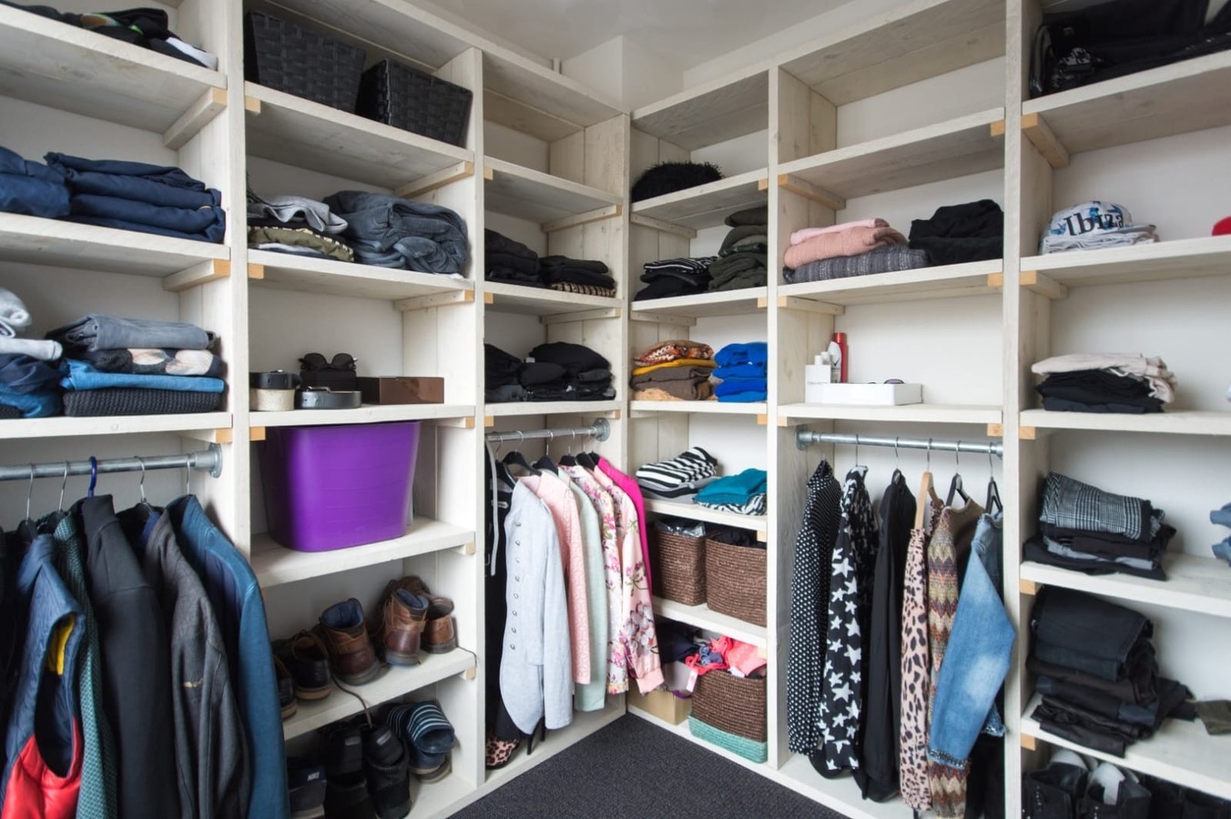 Sfeervolle en gunstig gesitueerde tweekapper met garage, berging en vrije achterom gelegen op 221 M². Deze woning ligt op loopafstand van het centrum van Hilvarenbeek. 