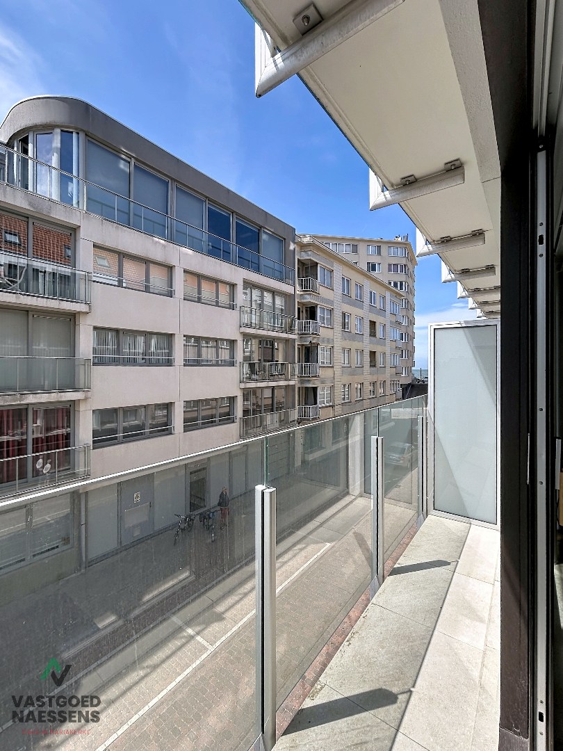 Studio prête à emménager avec vue latérale sur la mer 