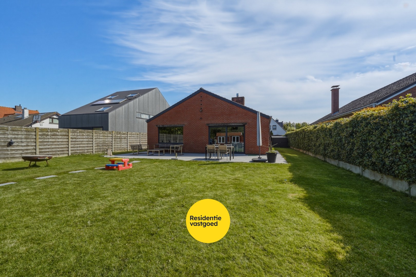 Instapklare ruime bungalow met zongerichte tuin in hartje Oudenburg! 