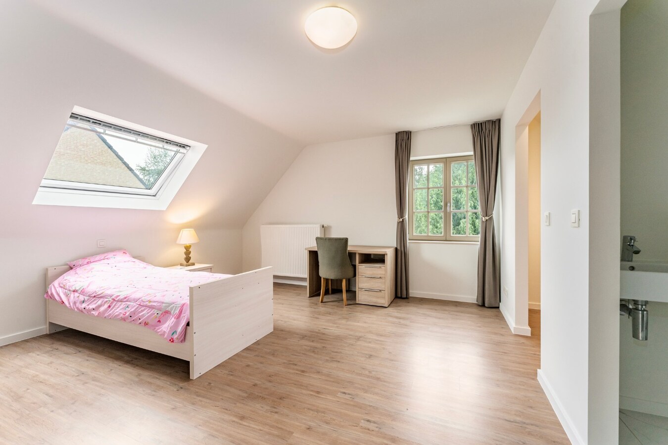 Exclusief gerenoveerde vrijstaande villa in rustige en residentiële omgeving 