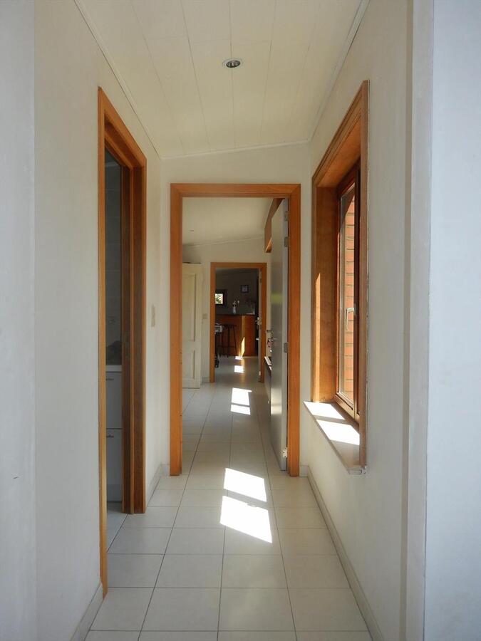 Instapklare woning met grote opslagplaats en 3 garages 