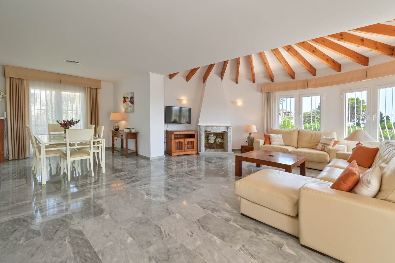 Uniek renovatieproject met zeezicht op wandelafstand van Moraira 